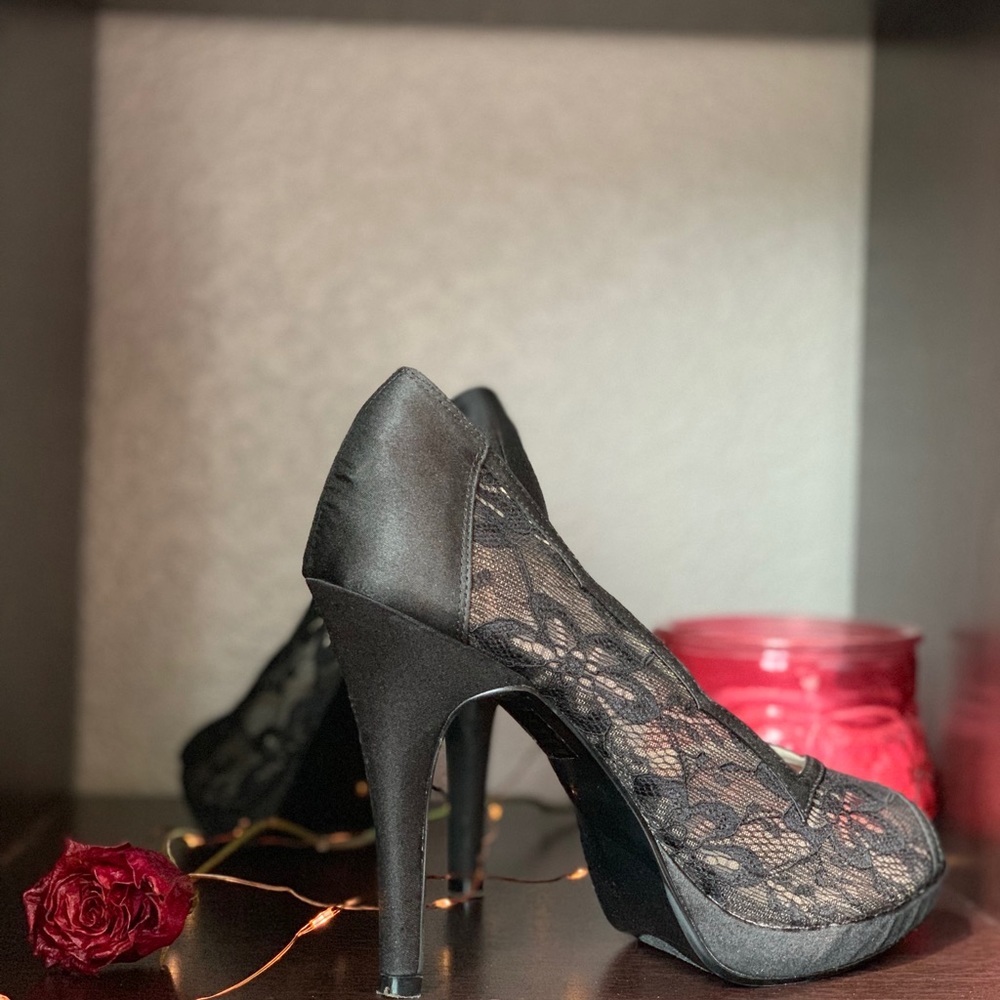 Lulu Townsend Black Lace Heels - Picture 3 of 3